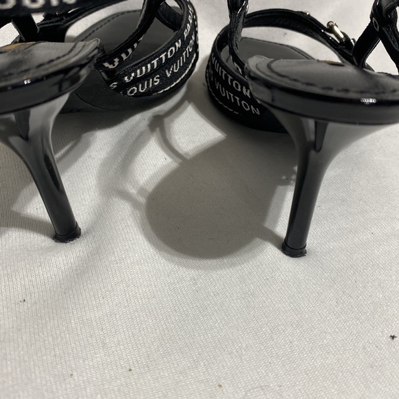 Louis Vuitton - Picture 8 of 9